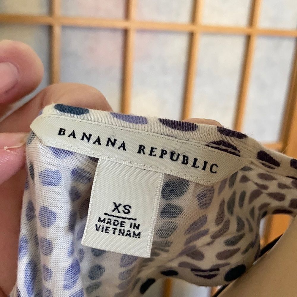 3/$20 Banana Republic Sleeveless Top - Picture 6 of 8